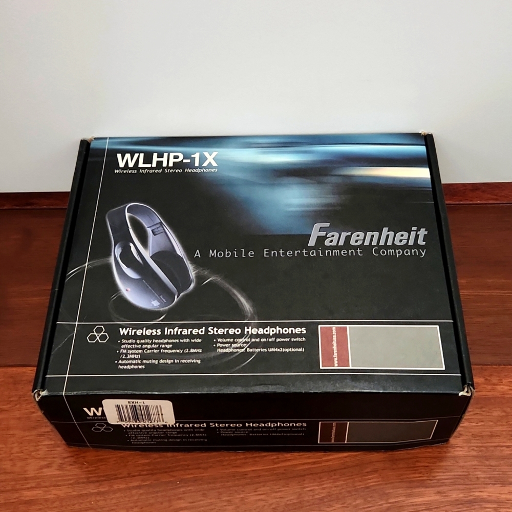 NWOT Vintage Farenheit WLHP-1X Black wireless infrared stereo headphones. OS.
